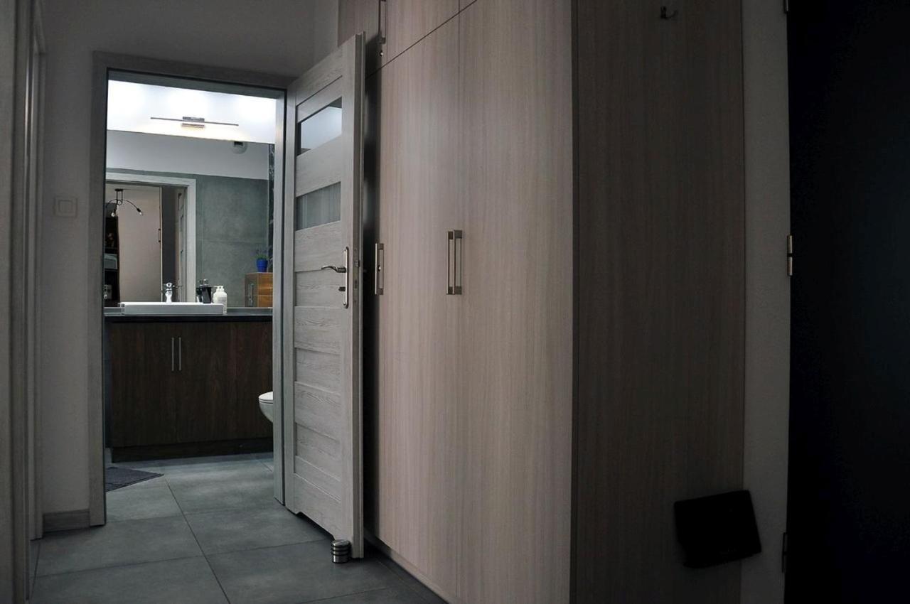Q Apart Gold-Trzy Pokoje, Manufaktura, Klimatyzacja I Garaz Gratis, Tv Max, Fv, Gwarancja Zadowolenia Лодзь Екстер'єр фото